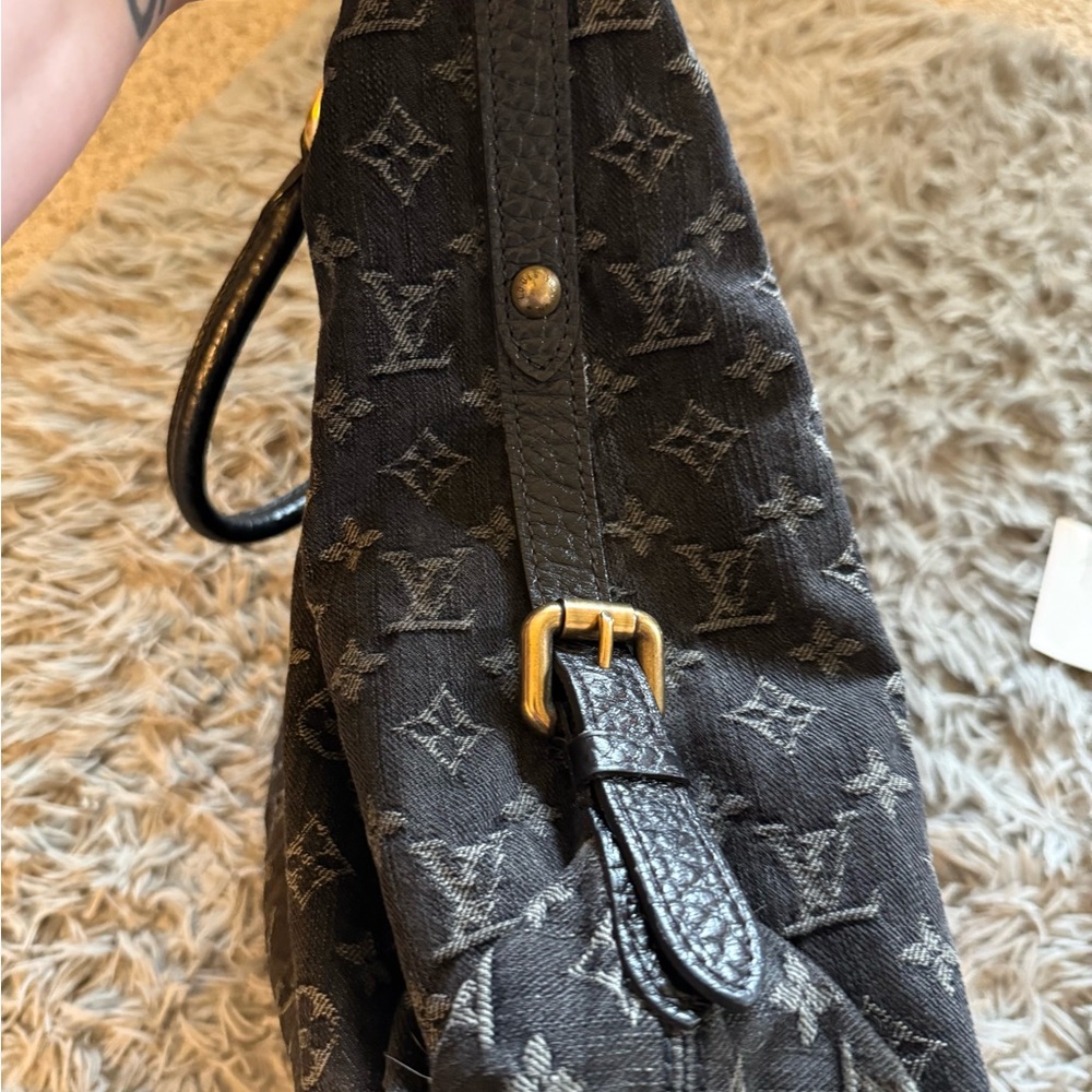 Louis Vuitton Gray Monogram Shoulder Bag - Picture 6 of 15